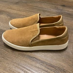 UGG Slip on Sneaker